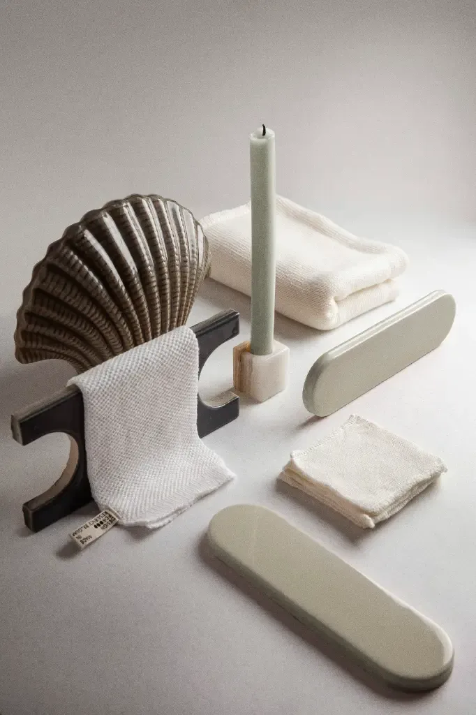 Produits-pour%20le%20corps-%C3%A9cologique-biod%C3%A9gradable-ethique-en-chanvre-lin-oekotex-standard100_Fabrication-belge_Design%20for%20resilience%C2%A9Rod%C3%A9o%20Studio_MG_9984-1080px.webp
