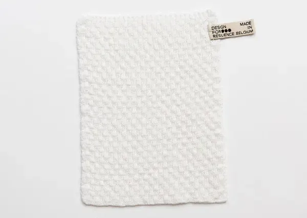 Tampon%20%C3%A0%20r%C3%A9curer%20%C3%A9ponge%20vaisselle%20%C3%A9cologique_z%C3%A9ro-d%C3%A9chet_biod%C3%A9gradable_chanvre_MG_9851-Design%20for%20resilience%C2%A9Rod%C3%A9o%20Studio-zoom.webp